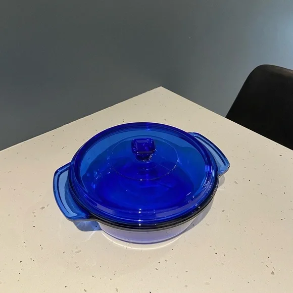 Vintage anchor hocking 1.5 quart casserole dish with lid in cobalt blue - Picture 2 of 6